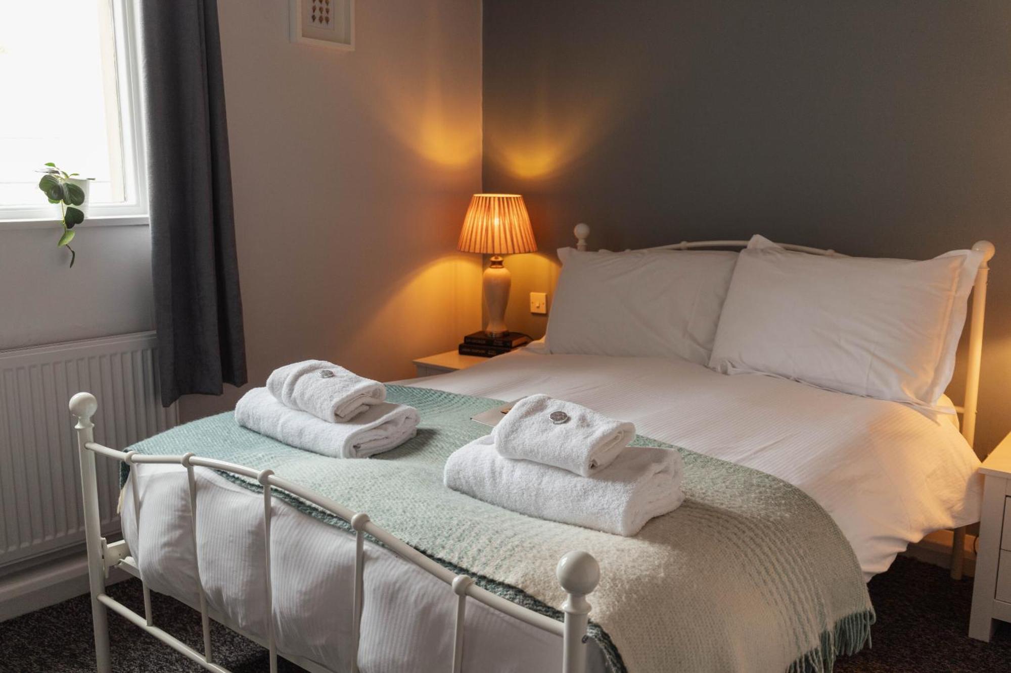 The Devonshire Arms Hotel Baslow Room photo