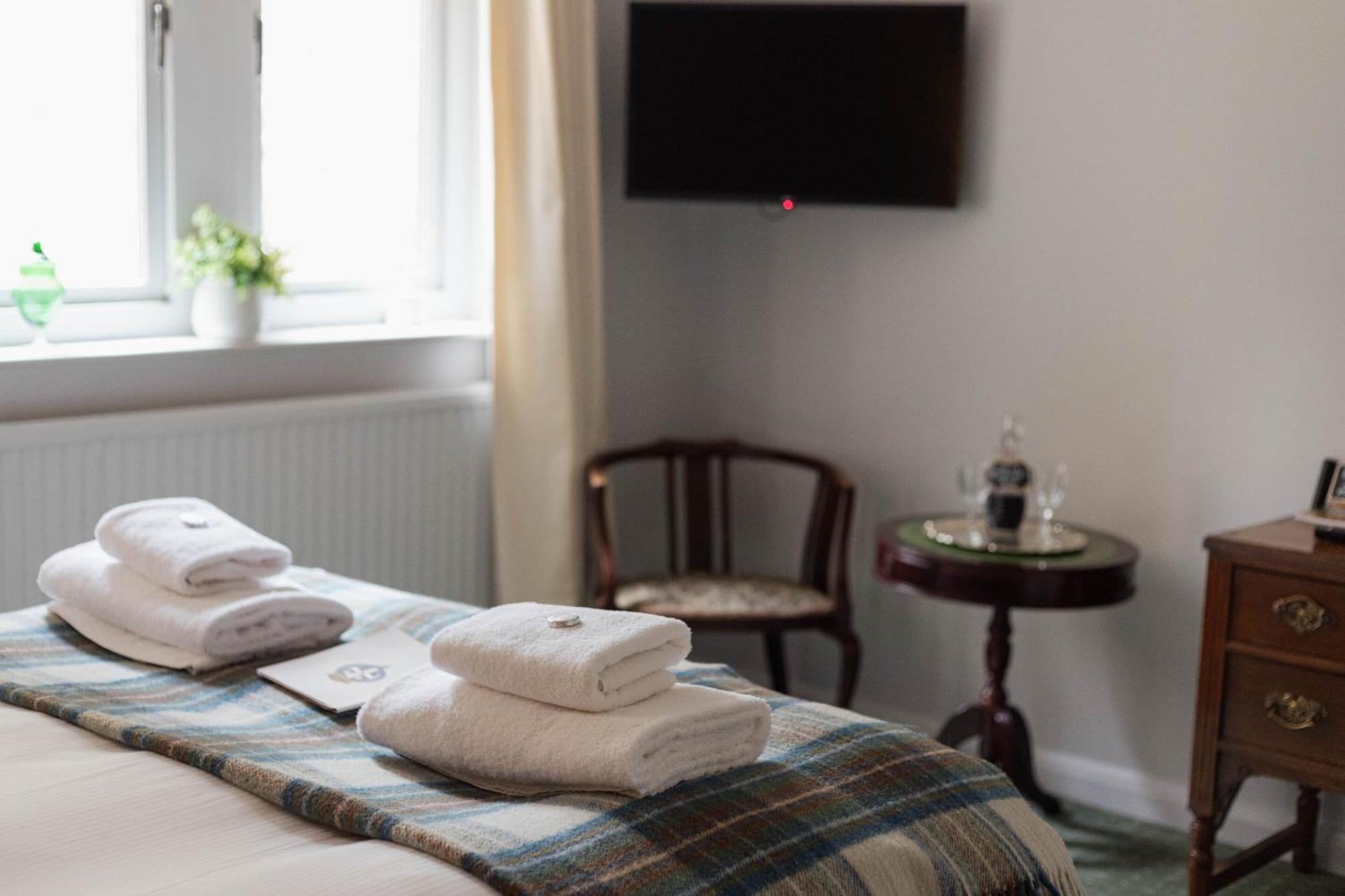 The Devonshire Arms Hotel Baslow Room photo