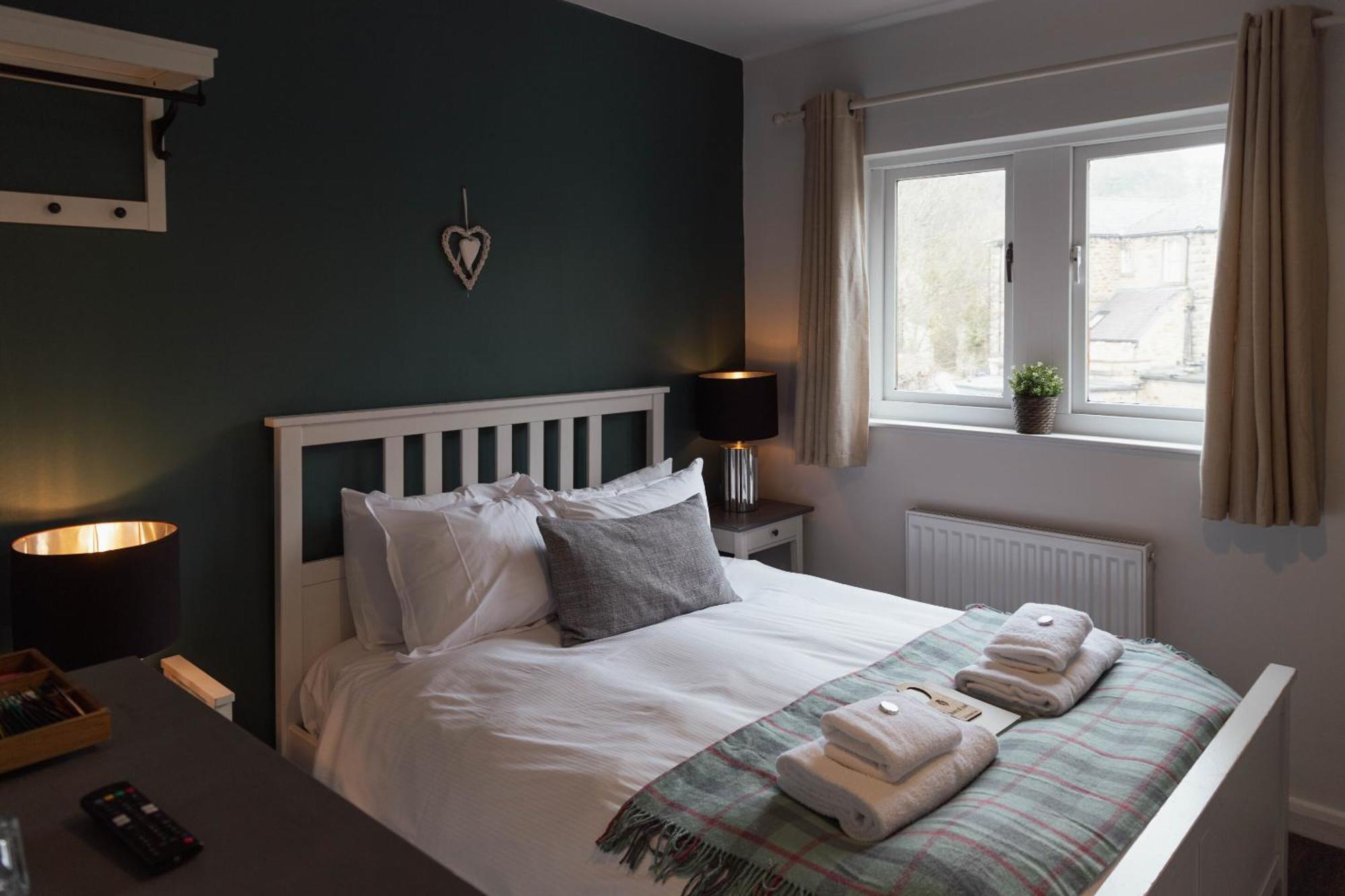 The Devonshire Arms Hotel Baslow Room photo