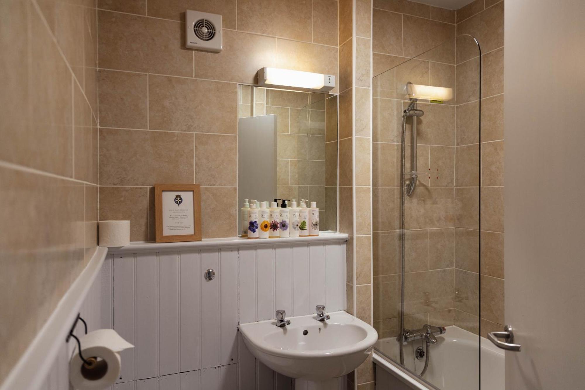 The Devonshire Arms Hotel Baslow Room photo